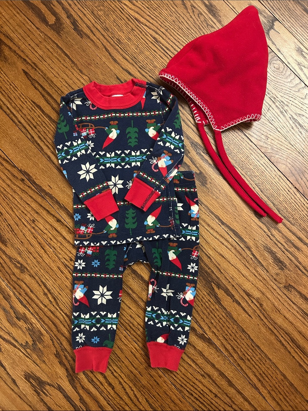 Hanna Andersson Gnome pajamas set with hat